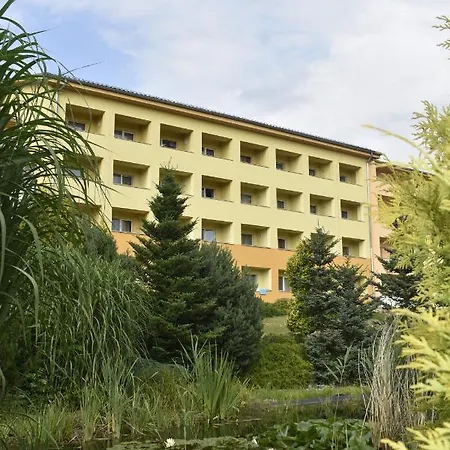 Hanka V Pokoji S Bakonem C408