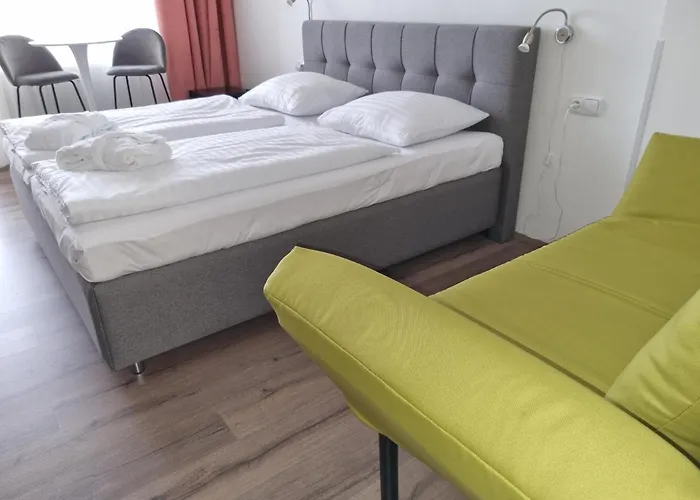Hanka V Hotelovém Pokoji C408 Hotel 4*