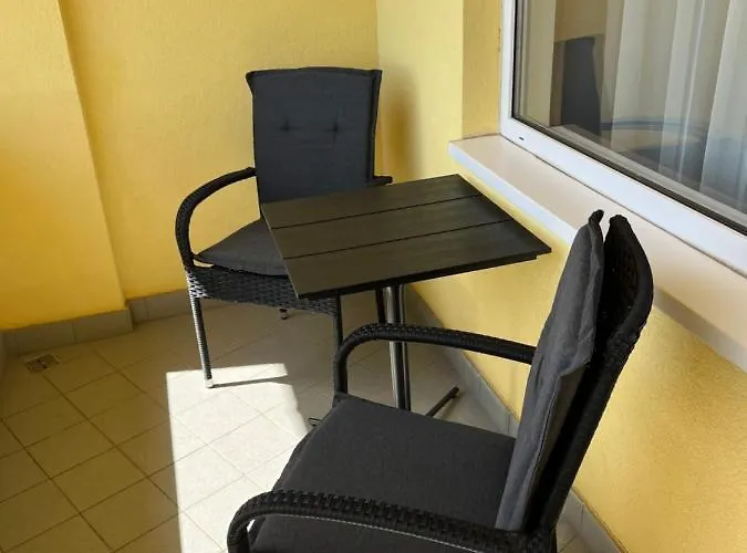 Hanka V Hotelovém Pokoji C408 4* Frymburk