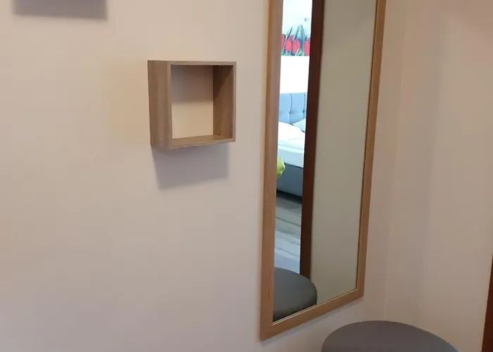 Hanka V Hotelovém Pokoji C408 Hotel 4*