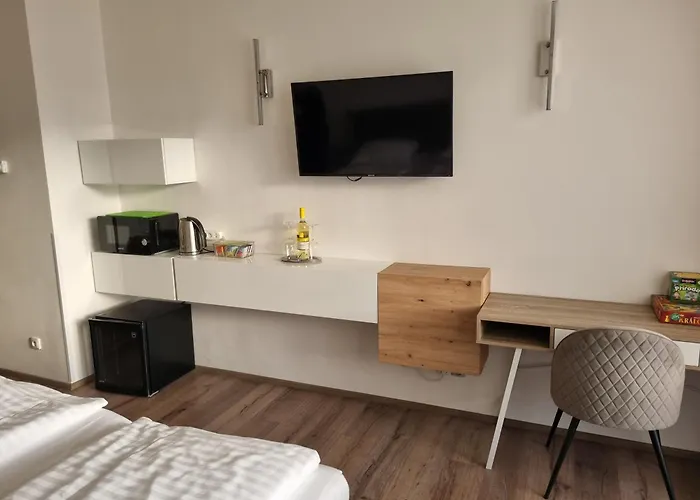 Hanka V Hotelovém Pokoji C408 4* Frymburk